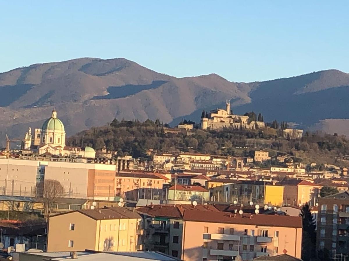 Attico Mansardato Affacciato Sul Cuore Di Brescia Luaran gambar