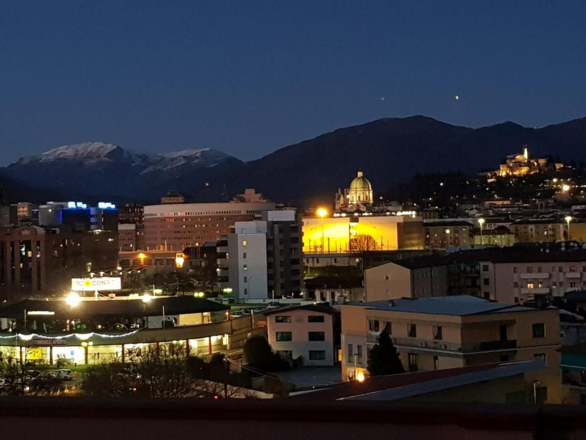 Attico Mansardato Affacciato Sul Cuore Di Brescia Luaran gambar